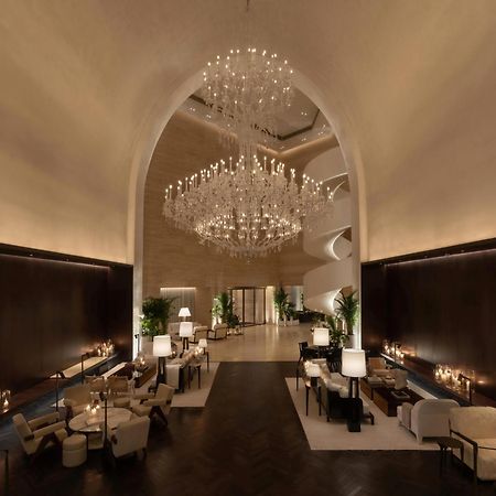 The Dubai Edition Bagian luar foto The lobby of the Ritz-Carlton, Dubai