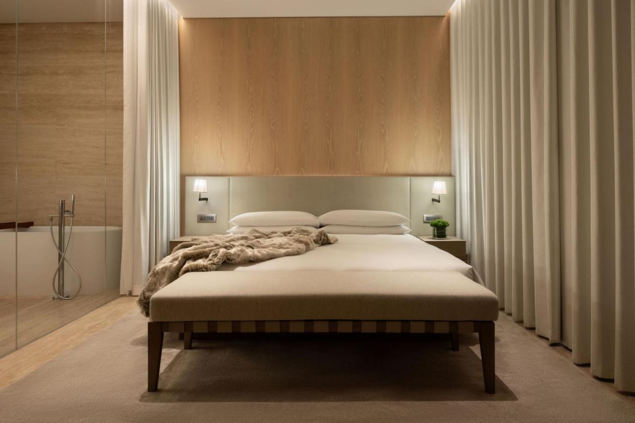 The Dubai Edition Bagian luar foto A bedroom