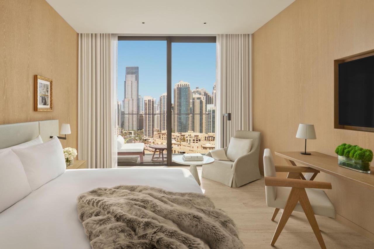 The Dubai Edition Bagian luar foto A bedroom at the hotel
