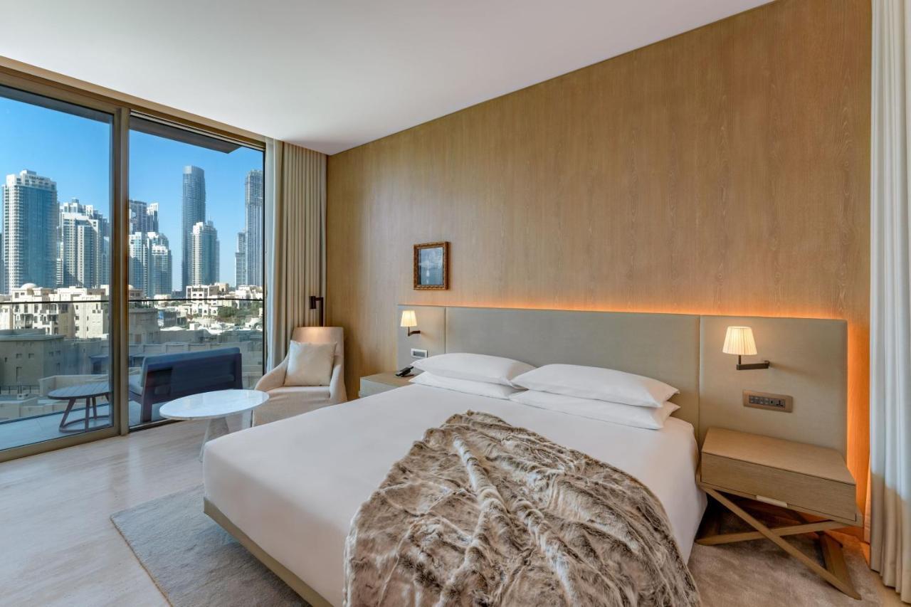 The Dubai Edition Bagian luar foto A bedroom at the hotel