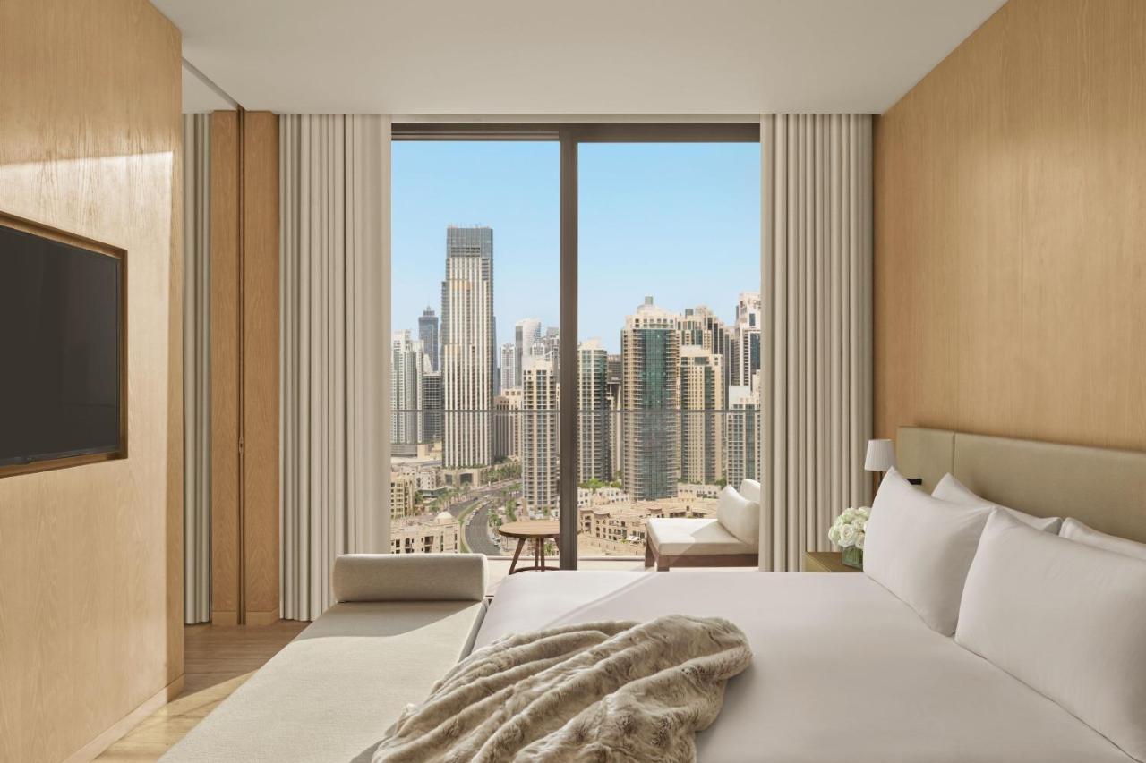 The Dubai Edition Bagian luar foto A bedroom at the hotel
