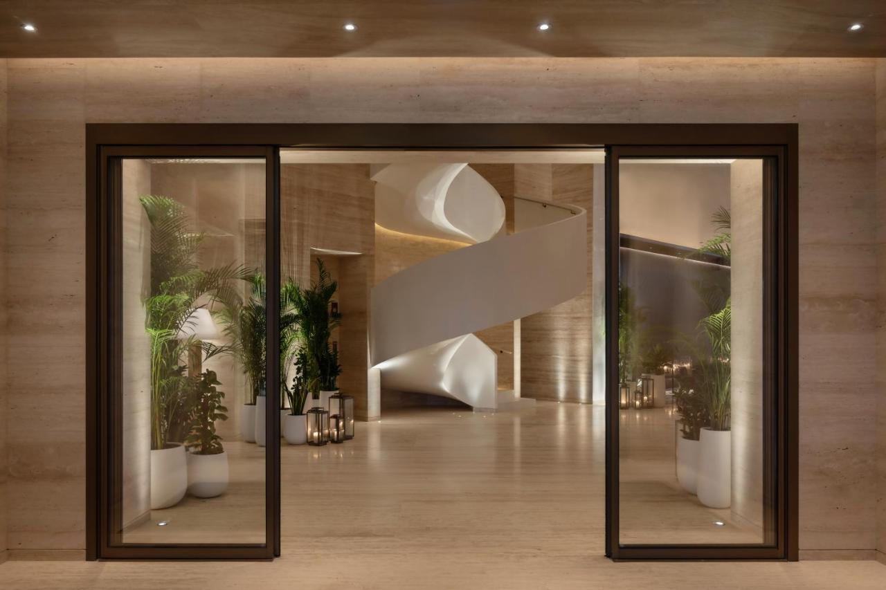 The Dubai Edition Bagian luar foto The entrance of the hotel