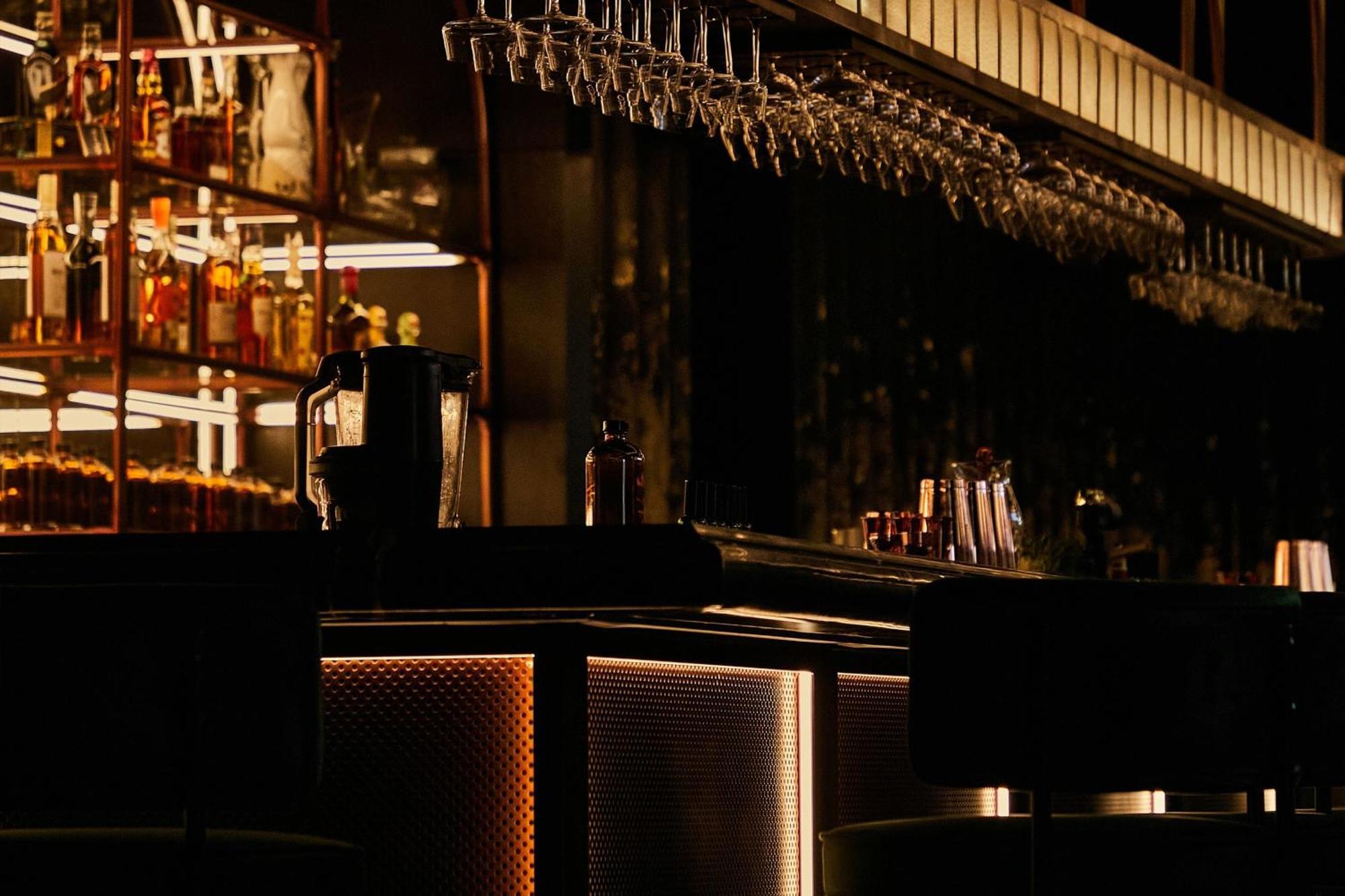 The Dubai Edition Bagian luar foto The bar at the London Edition