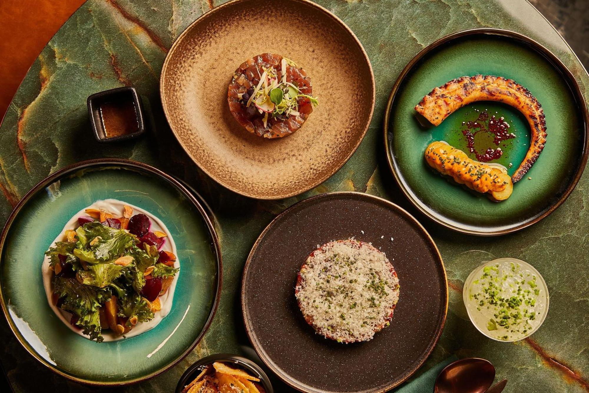 The Dubai Edition Bagian luar foto Dishes at the restaurant