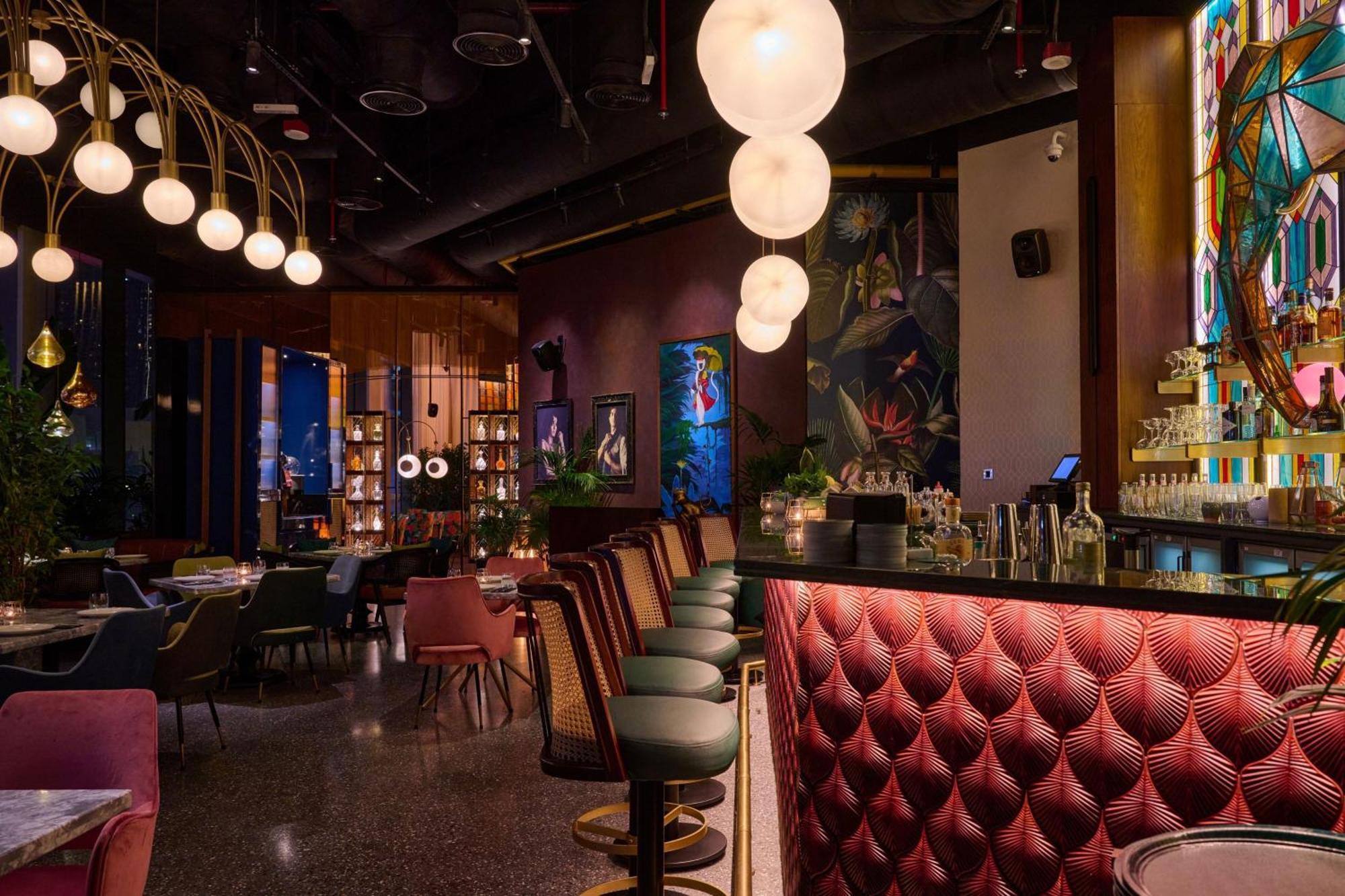 The Dubai Edition Bagian luar foto Interior of the restaurant