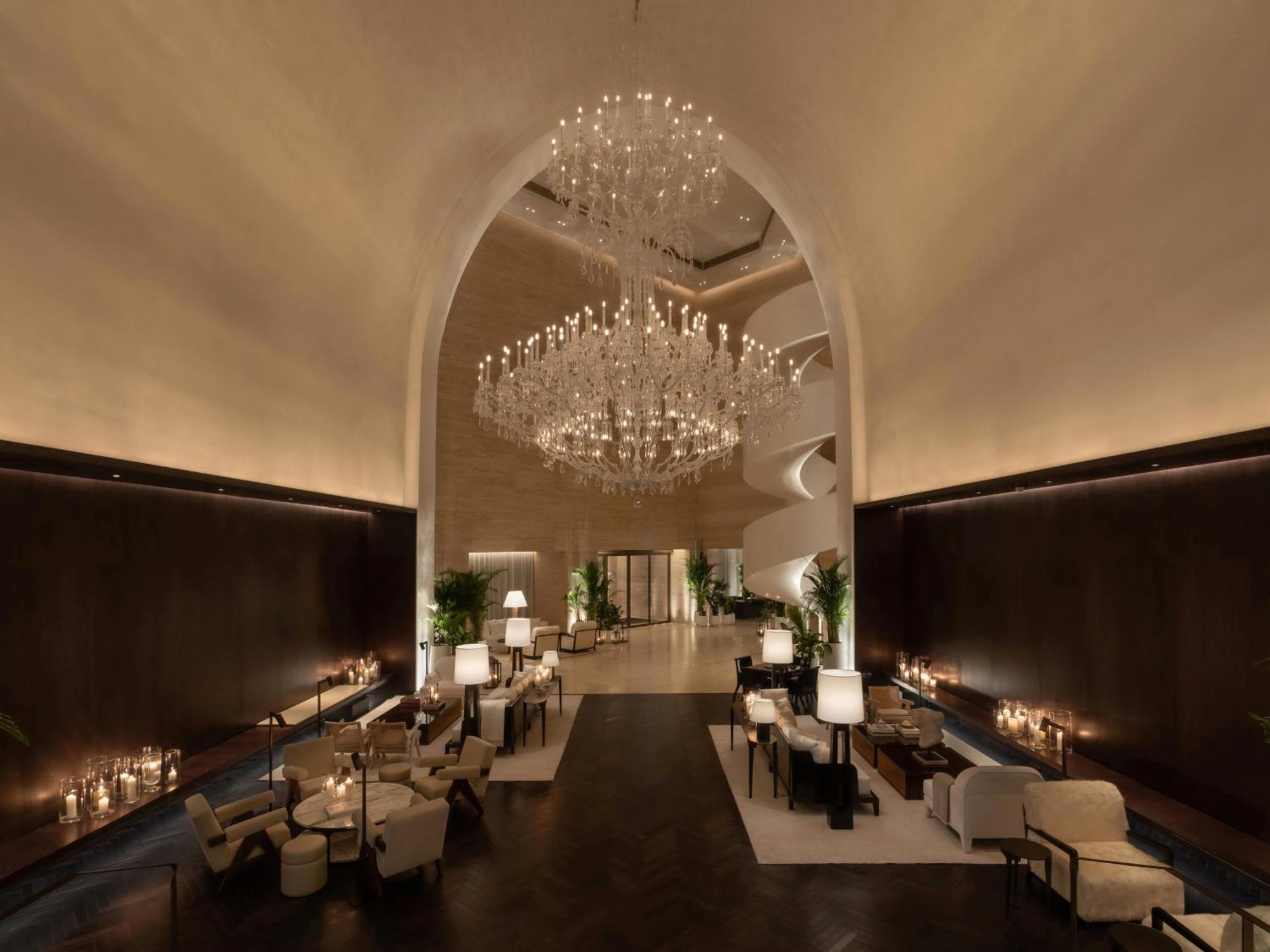 The Dubai Edition Bagian luar foto The lobby of the Ritz-Carlton, Dubai