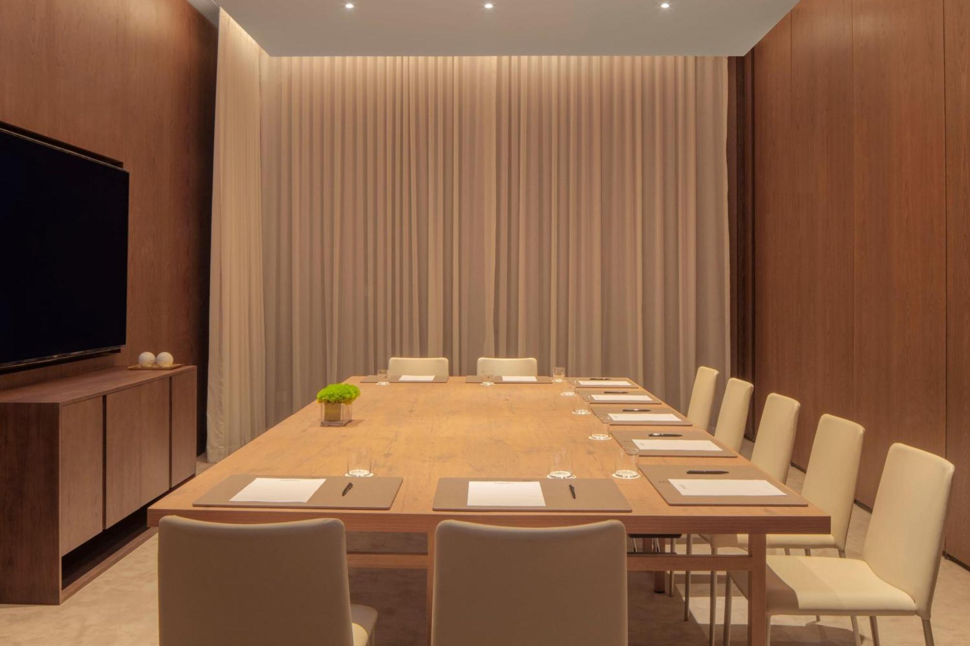 The Dubai Edition Bagian luar foto Meeting room