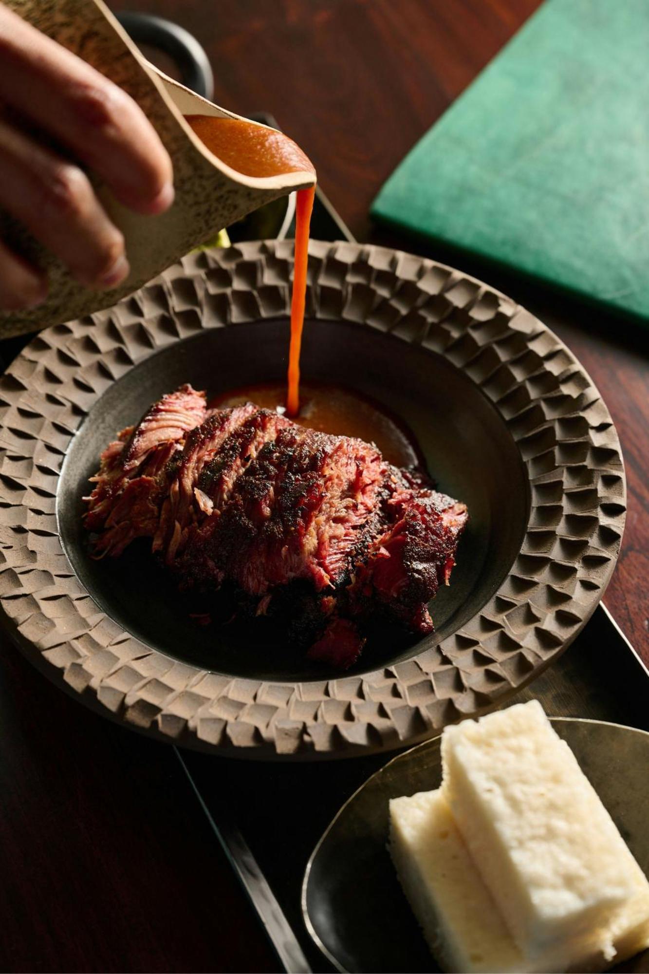 The Dubai Edition Bagian luar foto A plate of grilled meat